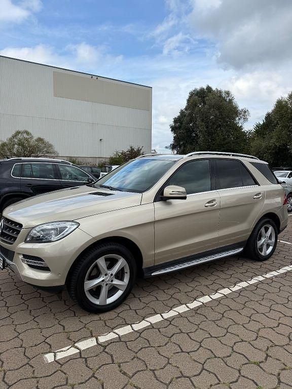 Beige Gebraucht 2013 Mercedes ML350 SUV | 19.950 € (Fairer Preis) - Bild 1/4