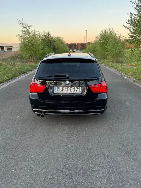 Gebraucht BMW 325 204 PS (150 kW) 2010 Schwarz Kombi