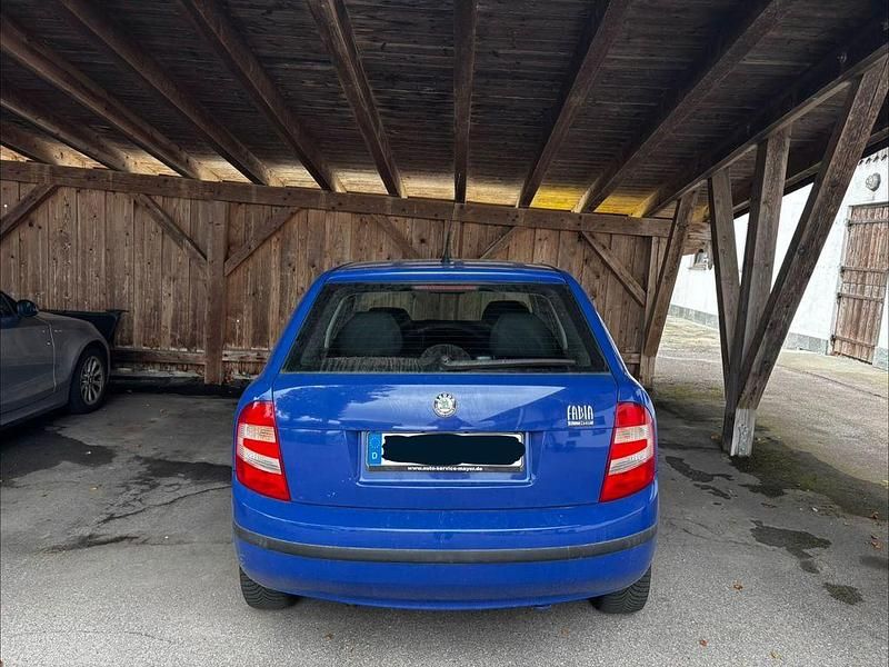 Blau Gebraucht 2005 Skoda Fabia Classic Kleinwagen | 649 € (Superpreis) - Bild 1/4