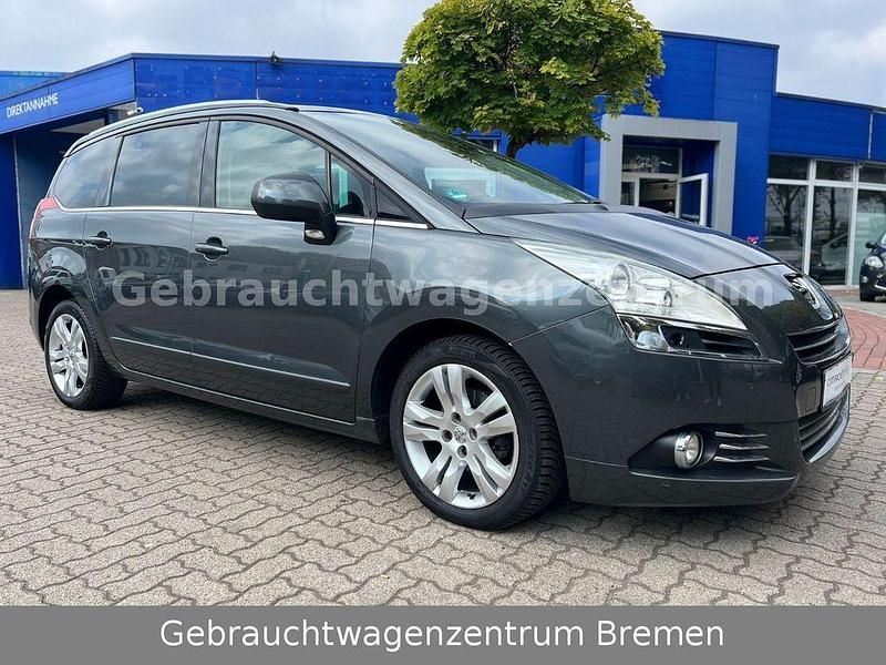 Grau Gebraucht 2010 Peugeot 5008 Platinum Van / Kleinbus | 3.990 € (Fairer Preis) - Bild 1/4