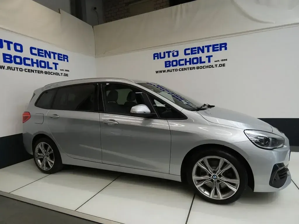 Gebraucht BMW 220 Gran Tourer Sport Line 190 PS (139 kW) 2019 Silber Van / Kleinbus