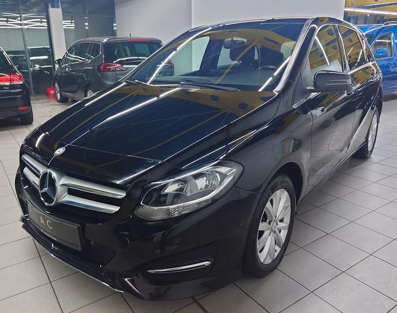 Gebraucht Mercedes B200 136 PS (100 kW) 2015 Schwarz Van / Kleinbus