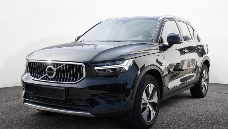 Black solid (stone) / soli Gebraucht 2022 Volvo XC40 Core SUV | 25.880 € (Superpreis) - Bild 1/4