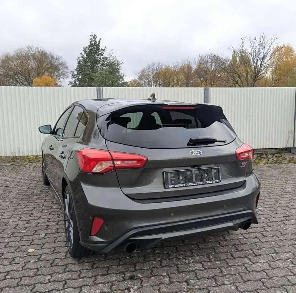 Gebraucht Ford Focus ST 280 PS (205 kW) 2021 Magneticgrau metallic Limousine