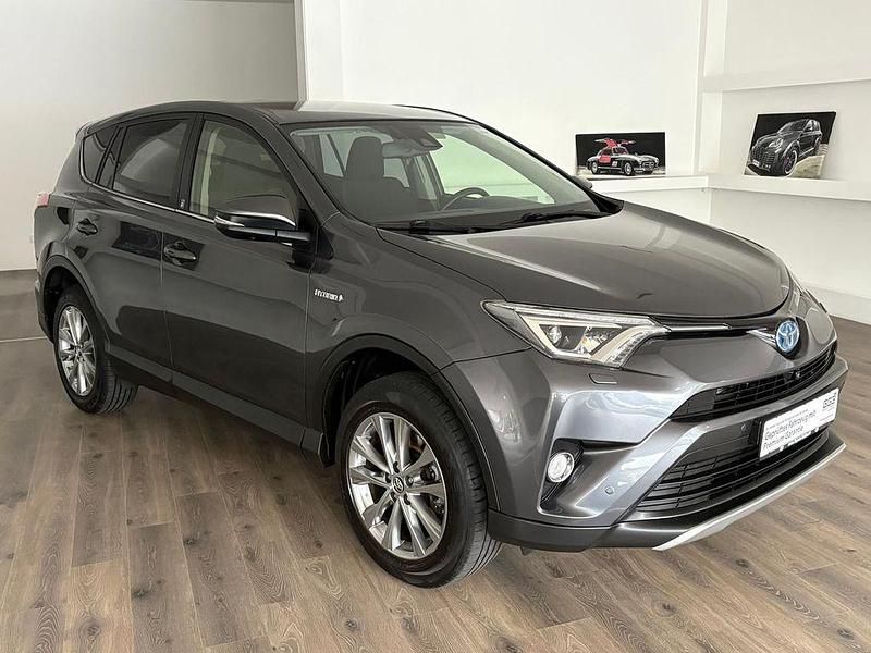 Grau Gebraucht 2018 Toyota RAV4 Hybrid Team SUV | 16.990 € (Fairer Preis) - Bild 1/4