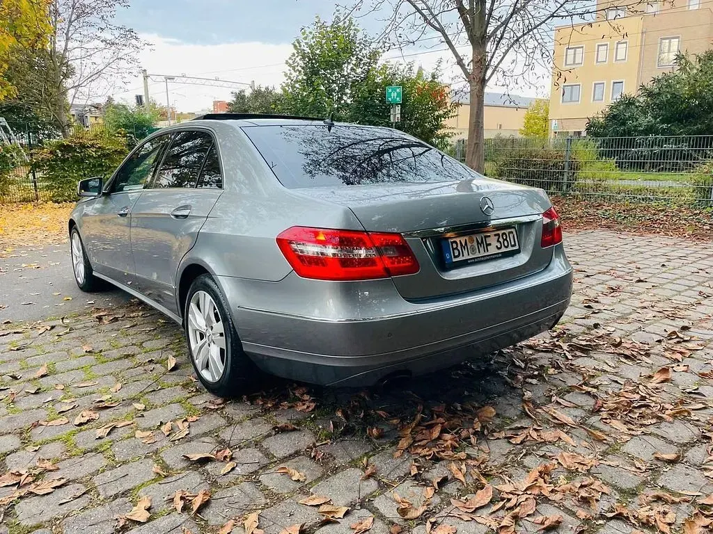 Gebraucht Mercedes E350 Elegance 231 PS (169 kW) 2009 Grau Limousine