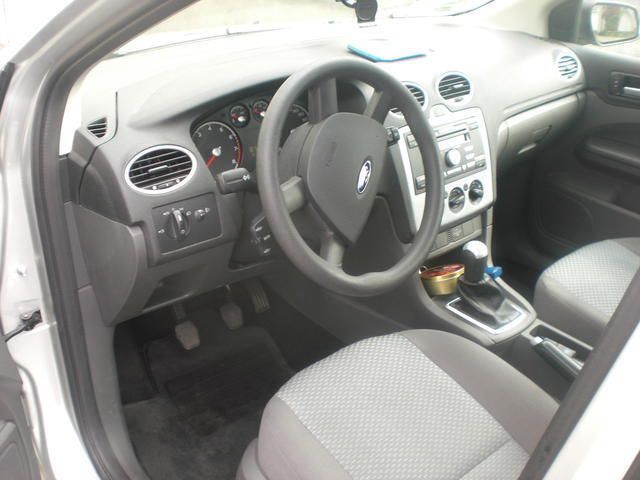 Używany Ford Focus 109 KM (80 kW) 2006 Srebrny Sedan/Limuzyna