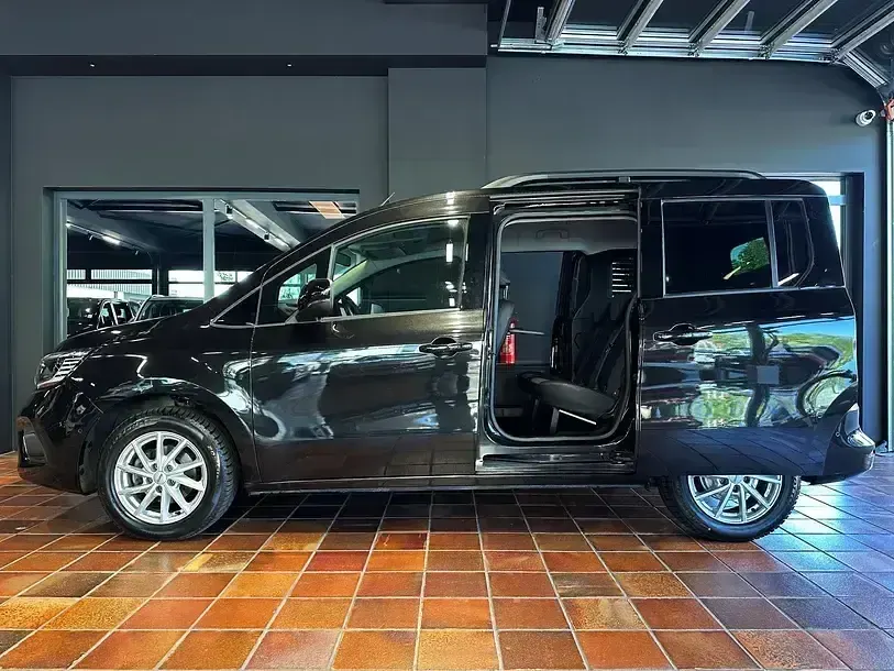 Gebraucht Renault Kangoo Intens 95 PS (69 kW) 2021 Schwarz metallic Van / Kleinbus