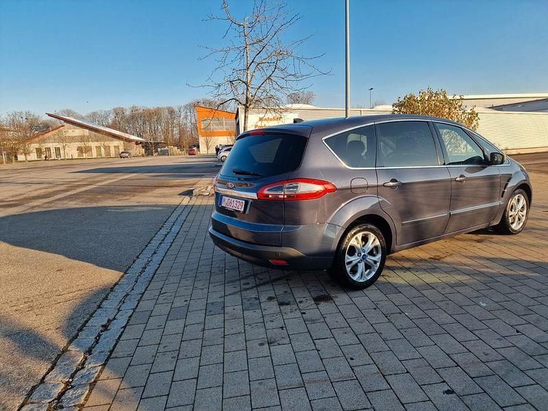 Gebraucht Ford S-MAX Titanium 163 PS (119 kW) 2013 Grau Van / Kleinbus