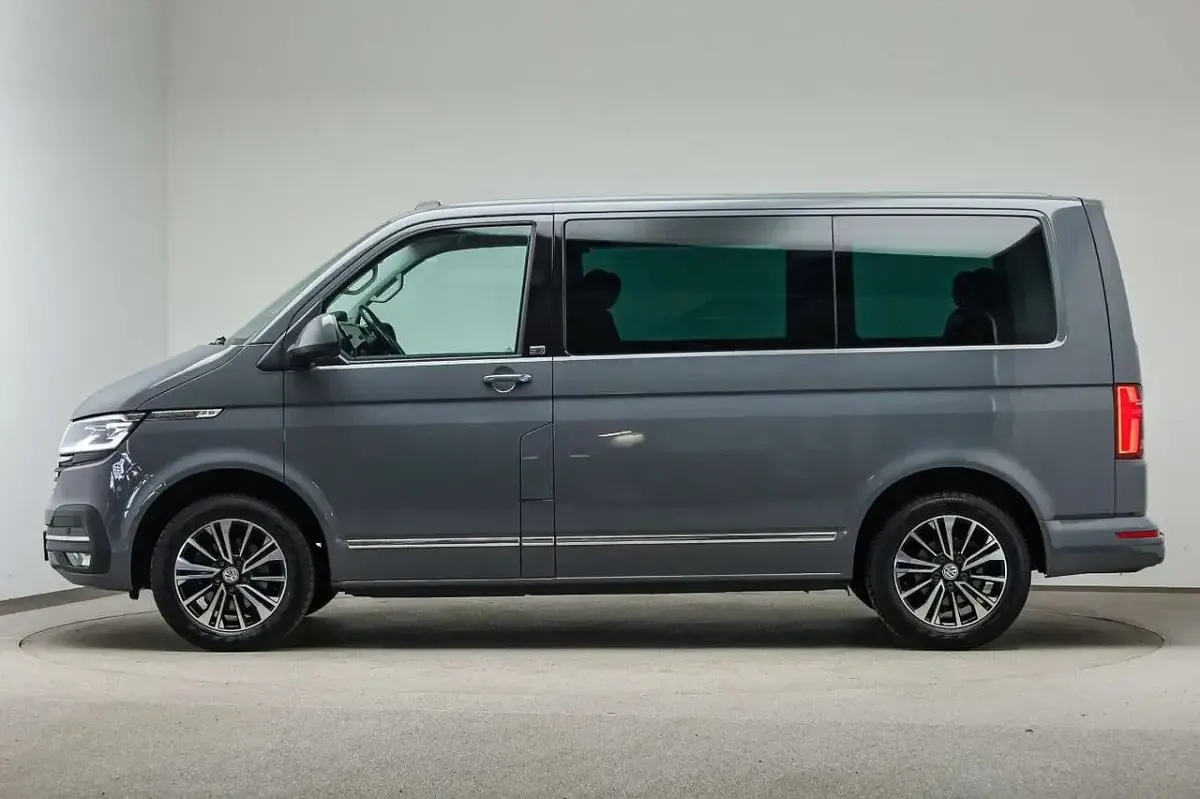 Gebraucht VW T6.1 Generation Six 150 PS (110 kW) 2022 Pure grey Van