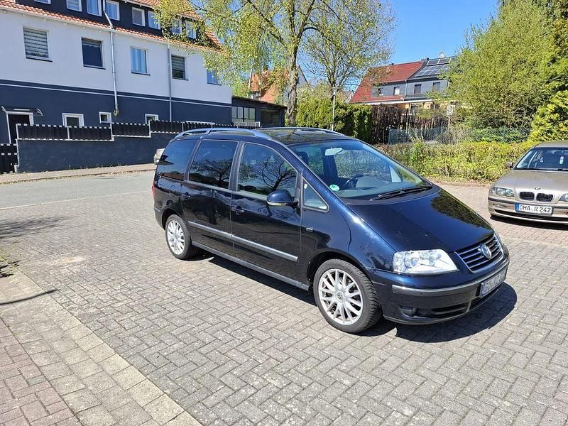 Second-hand VW Sharan 140 CP (102 kW) 2006 Albastru Monovolum