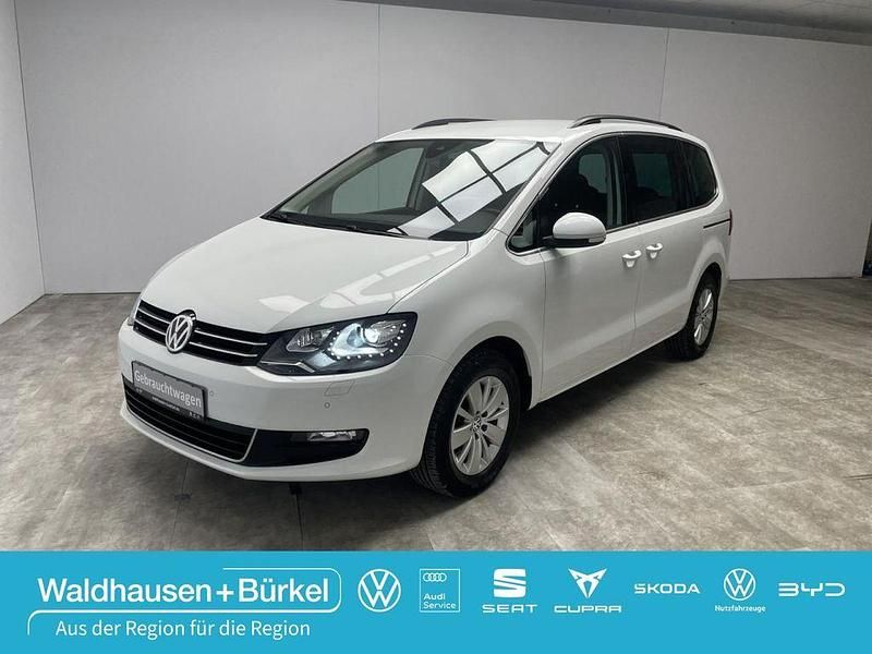 Gebraucht VW Sharan Comfortline 150 PS (110 kW) 2018 Pure white (weiß) Van / Kleinbus