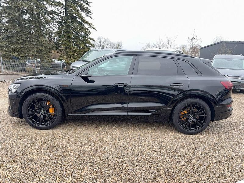Gebraucht Audi e-tron S-Line 300 kW (408 PS) 2022 Mythosschwarz SUV