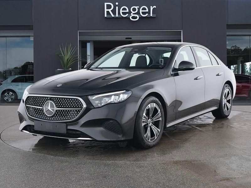 Grau Gebraucht 2024 Mercedes E200 Avantgarde Limousine | 44.784 € (Fairer Preis) - Bild 1/4