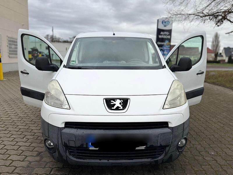 Weiß Gebraucht 2010 Peugeot Partner Van / Kleinbus | 2.899 € (Fairer Preis) - Bild 1/4