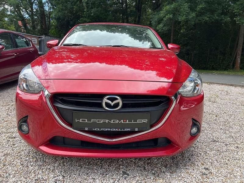 Rubinrot metallic Gebraucht 2015 Mazda 2 Kleinwagen | 12.990 € (Guter Preis) - Bild 1/4