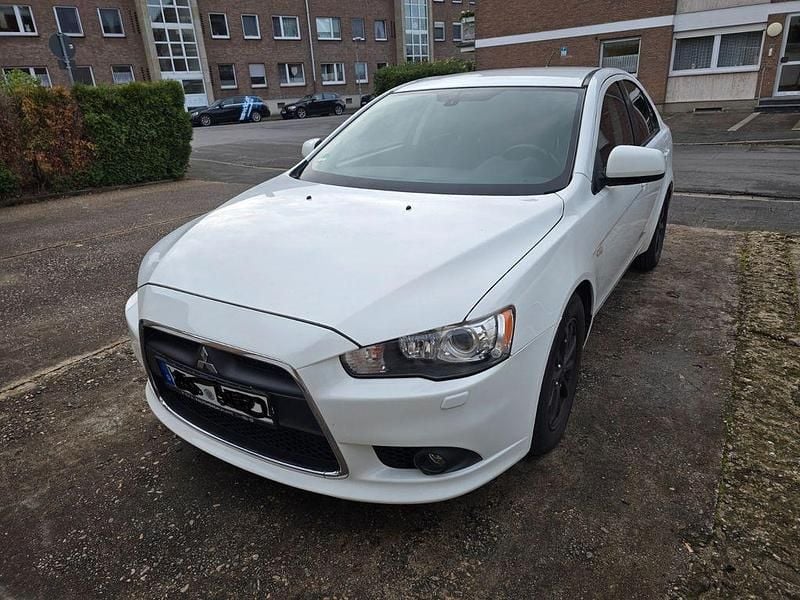Gebraucht Mitsubishi Lancer Invite 117 PS (86 kW) 2011 Weiß Limousine