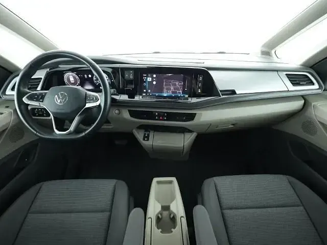 Gebraucht VW Multivan Basis 177 PS (130 kW) 2025 Rot Van / Kleinbus