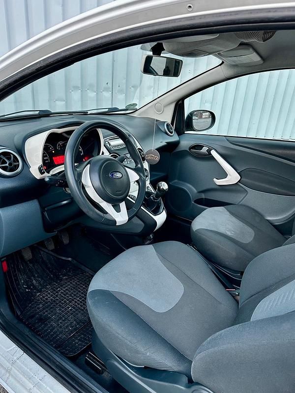 Gebraucht Ford Ka Trend 70 PS (51 kW) 2010 Weiß Kleinwagen