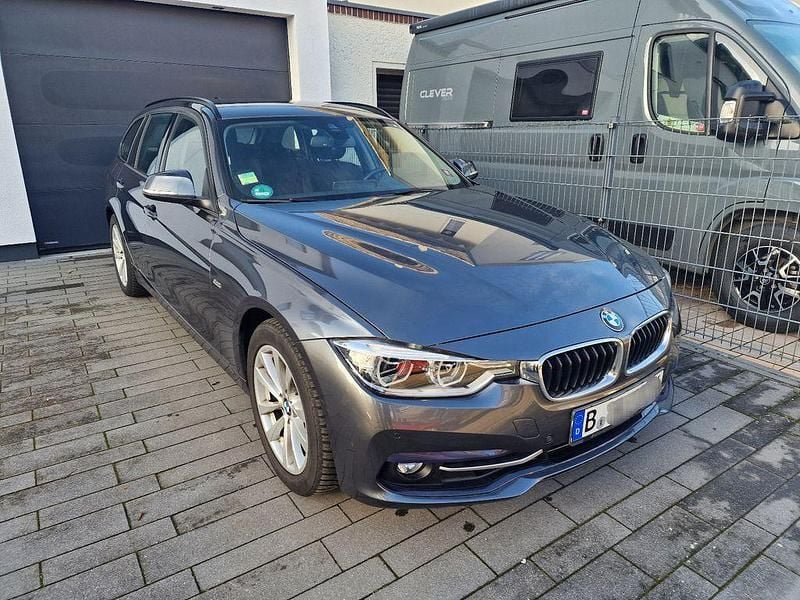 Schwarz Gebraucht 2018 BMW 330 Sport Line Kombi | 18.000 € (Superpreis) - Bild 1/4