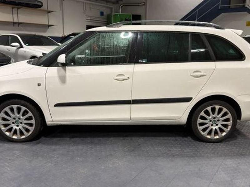 Gebraucht Skoda Fabia 105 PS (77 kW) 2013 Weiss Limousine