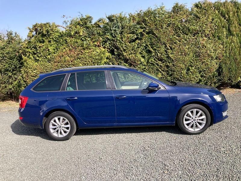 Gebraucht Skoda Octavia 150 PS (110 kW) 2015 Blau Kleinwagen