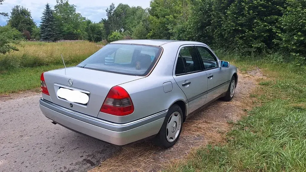 Gebraucht Mercedes C180 Elegance 122 PS (89 kW) 1993 Silber Limousine
