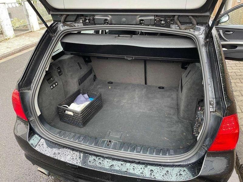 Gebraucht BMW 318 143 PS (105 kW) 2010 Schwarz Kombi