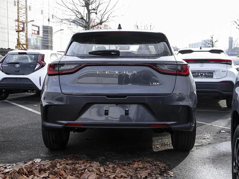 Neu Lexus LBX 136 PS (100 kW) 2026 Grau SUV