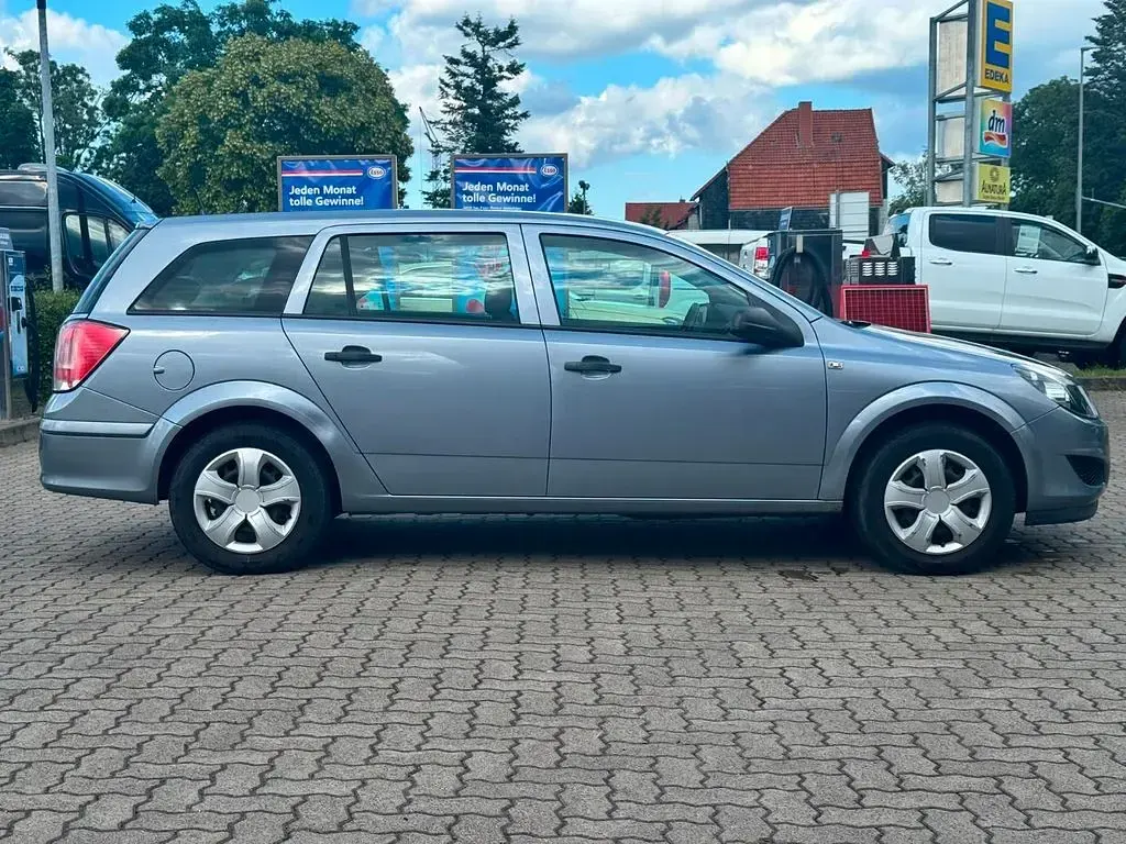 Gebraucht Opel Astra Selection 90 PS (66 kW) 2009 Silber Limousine