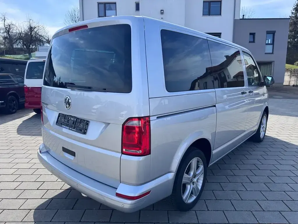 Gebraucht VW Multivan 150 PS (110 kW) 2016 Reflexsilber metallic Van / Kleinbus