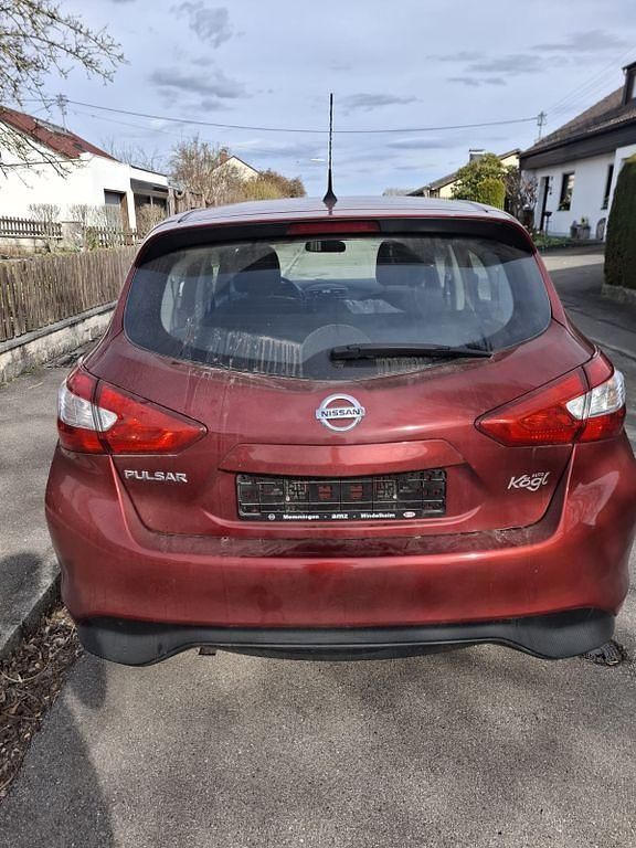 Gebraucht Nissan Pulsar 116 PS (85 kW) 2015 Rot Kleinwagen