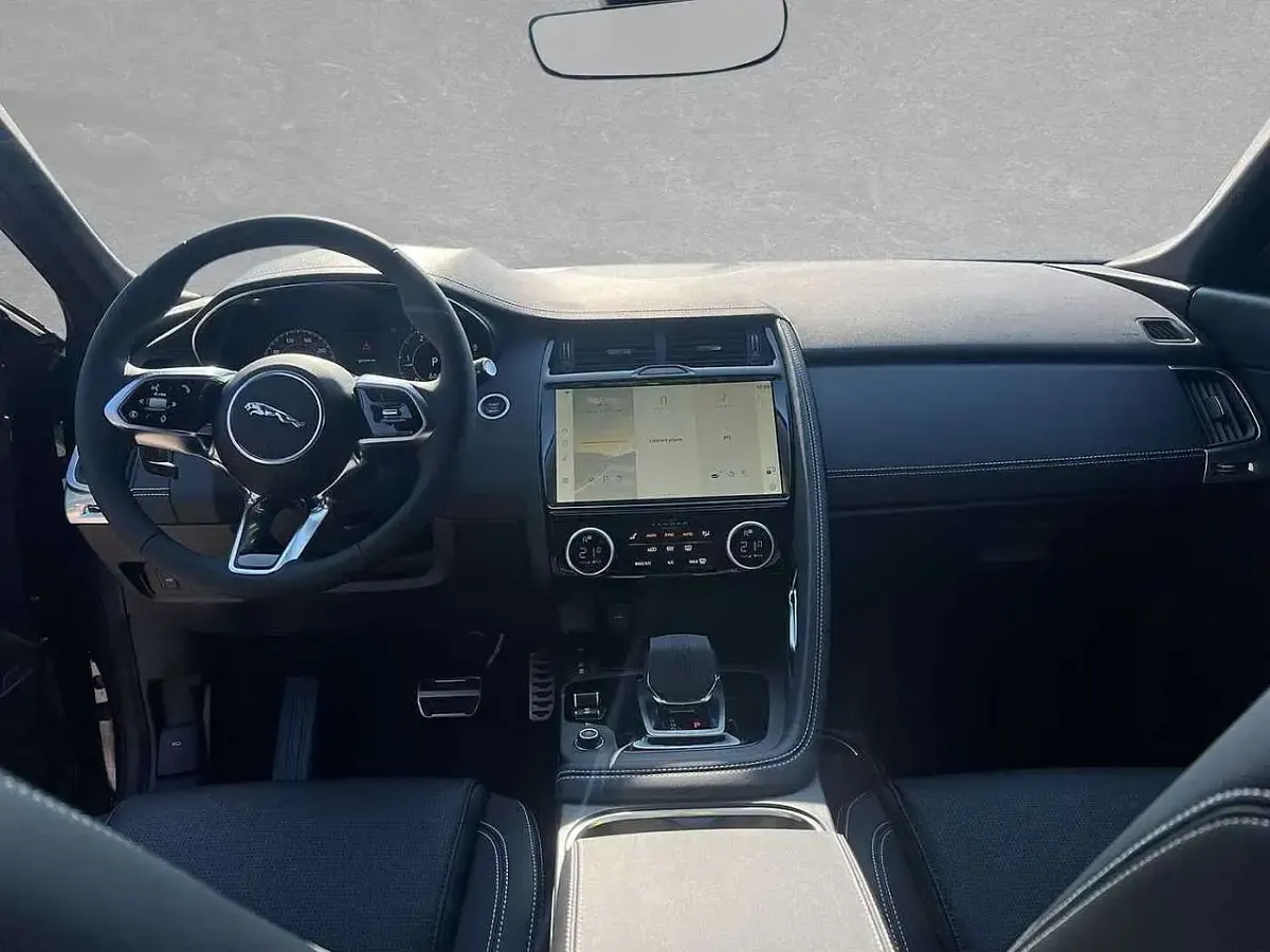 Używany Jaguar E-Pace R-Dynamic 206 KM (151 kW) 2024 Szary SUV