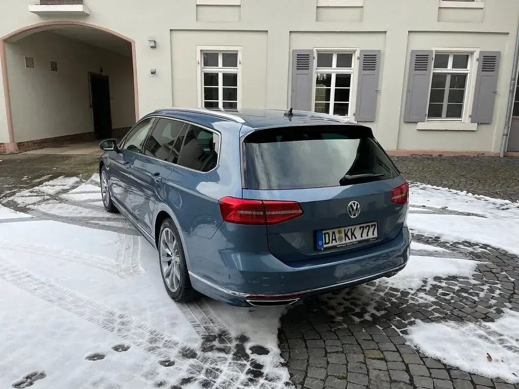 Gebraucht VW Passat Highline 220 PS (161 kW) 2016 Blau Kombi