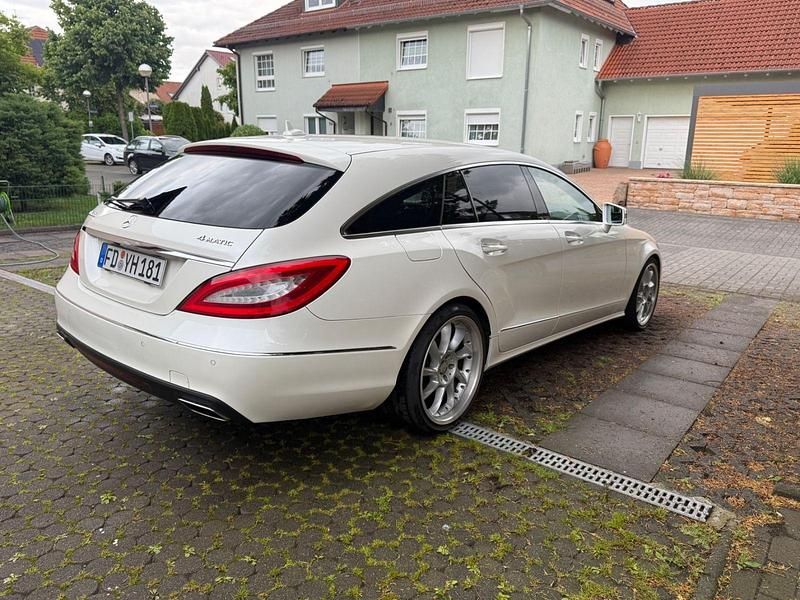 Gebraucht Mercedes CLS350 265 PS (194 kW) 2013 Weiß Coupé