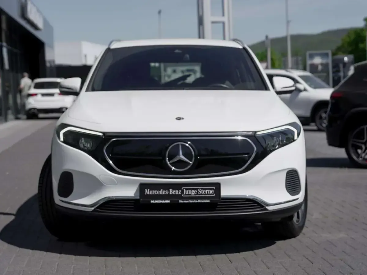 Second-hand Mercedes EQA250 Progressive 139 kW (190 CP) 2022 Alb SUV