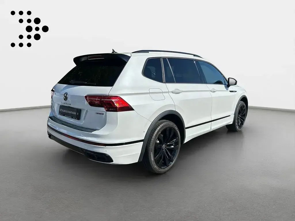 Gebraucht VW Tiguan Allspace R-line 190 PS (139 kW) 2023 Oryxweiß perlmutteffekt SUV