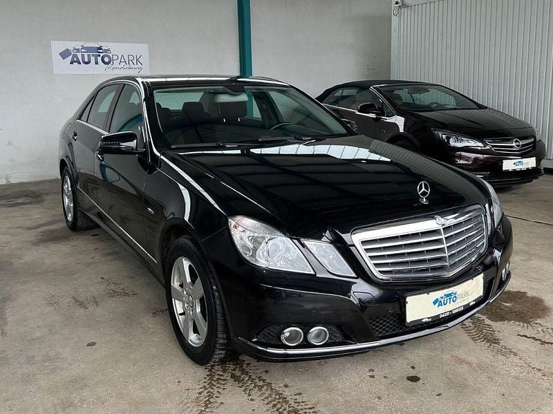 Gebraucht Mercedes E200 184 PS (135 kW) 2009 Obsidianschwarz Limousine