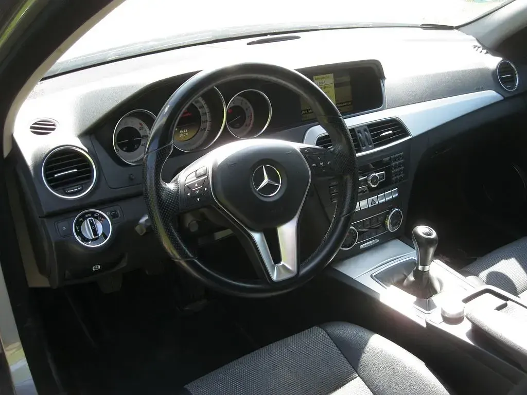 Gebraucht Mercedes C200 Elegance 184 PS (135 kW) 2012 Grau Limousine