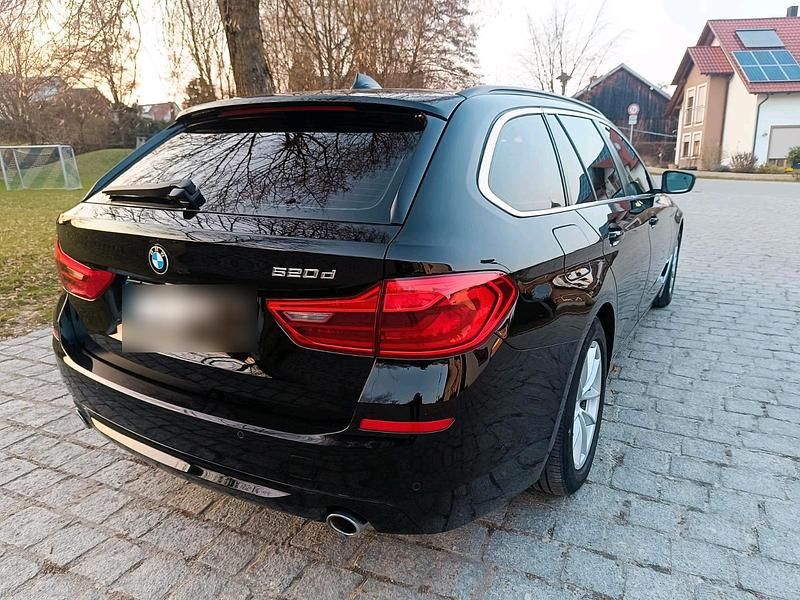 Gebraucht BMW 520 190 PS (139 kW) 2018 Schwarz Kombi