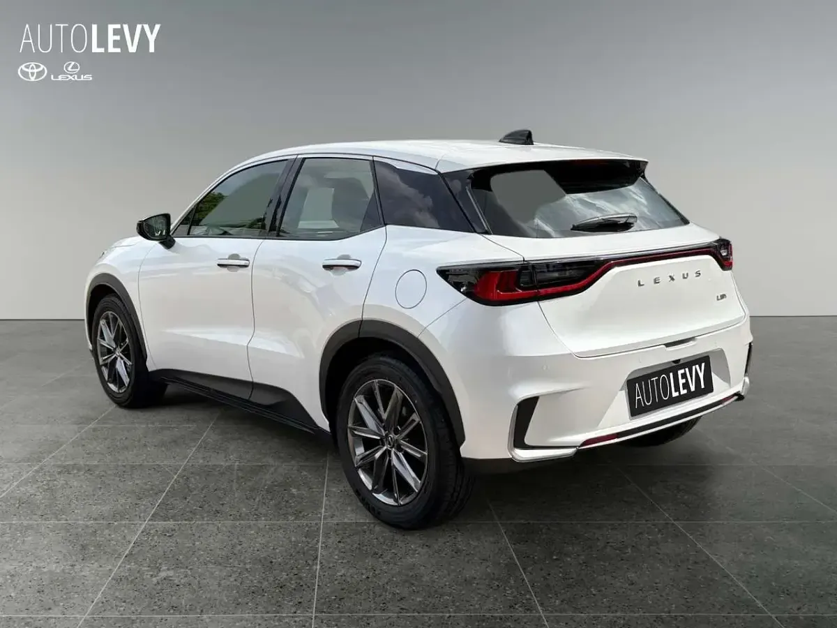 Gebraucht Lexus LBX E-FOUR 136 PS (100 kW) 2025 Weiß SUV