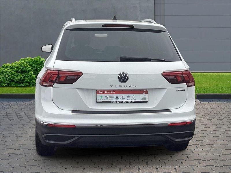 Gebraucht VW Tiguan Life 150 PS (110 kW) 2021 Weiss SUV