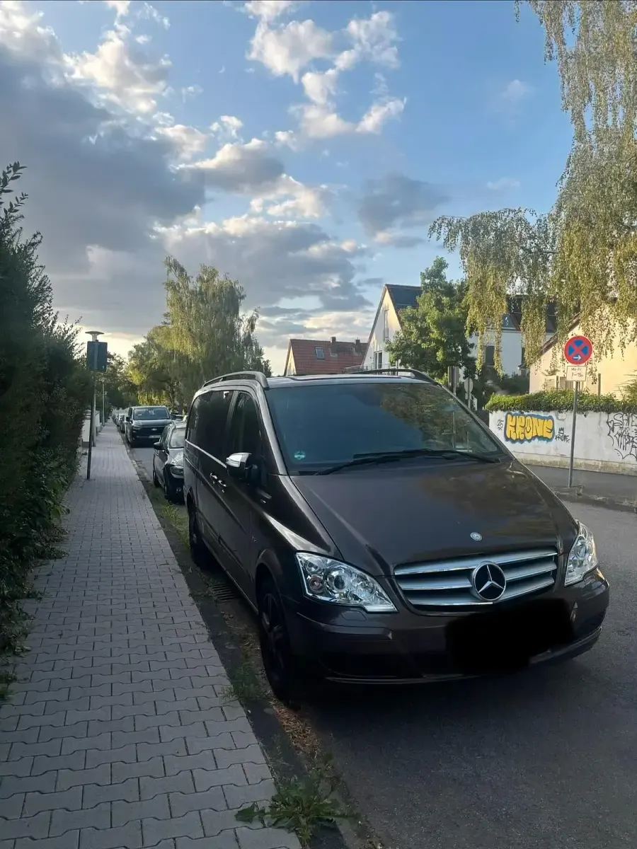 Gebraucht Mercedes Viano 224 PS (164 kW) 2012 Braun Van / Kleinbus
