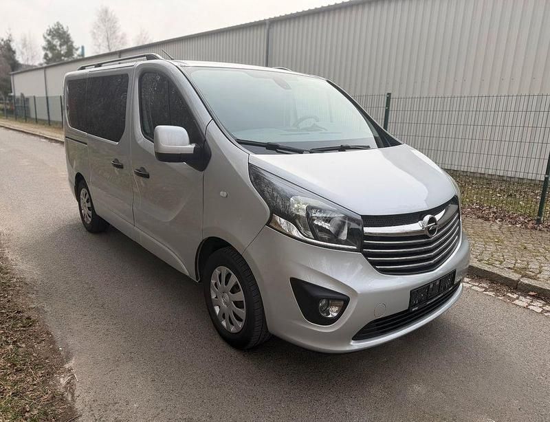 Gebraucht Opel Vivaro 145 PS (106 kW) 2016 Silber Van / Kleinbus