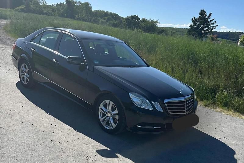 Gebraucht Mercedes E200 Avantgarde 136 PS (100 kW) 2012 Schwarz Limousine