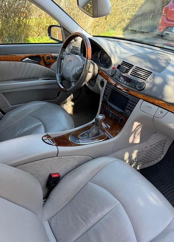 Gebraucht Mercedes E350 272 PS (200 kW) 2005 Blau Limousine