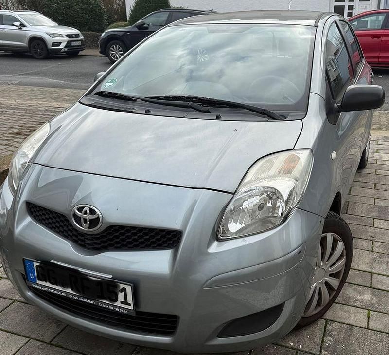 Schwarz Gebraucht 2010 Toyota Yaris Limousine | 4.000 € (Fairer Preis) - Bild 1/4