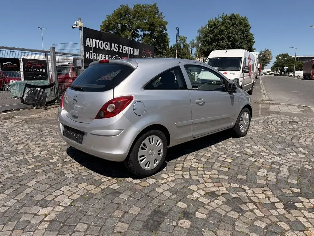 Usado Opel Corsa Catch Me 60 HP (44 kW) 2007 Prateado Citadino