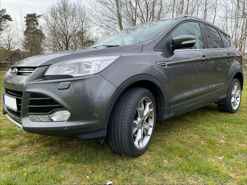 Gebraucht Ford Kuga Titanium 179 PS (131 kW) 2015 Grau SUV