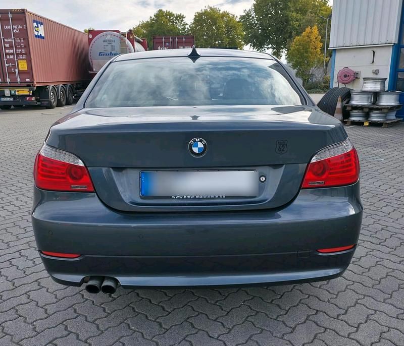 Gebraucht BMW 525 197 PS (144 kW) 2009 Grau Limousine